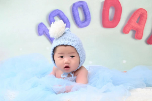 海宁宝宝咬手指甲怎么回事